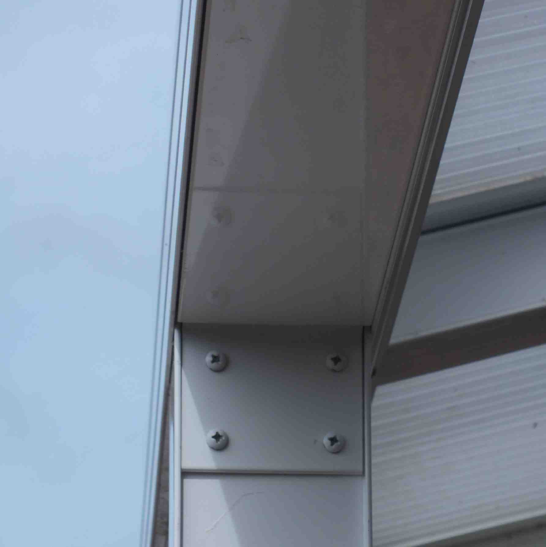 Affordable Omega Verandah White with 16mm Polycarbonate Glazing - 3.1m (W) x 1.5m (P), (2) Supporting Posts